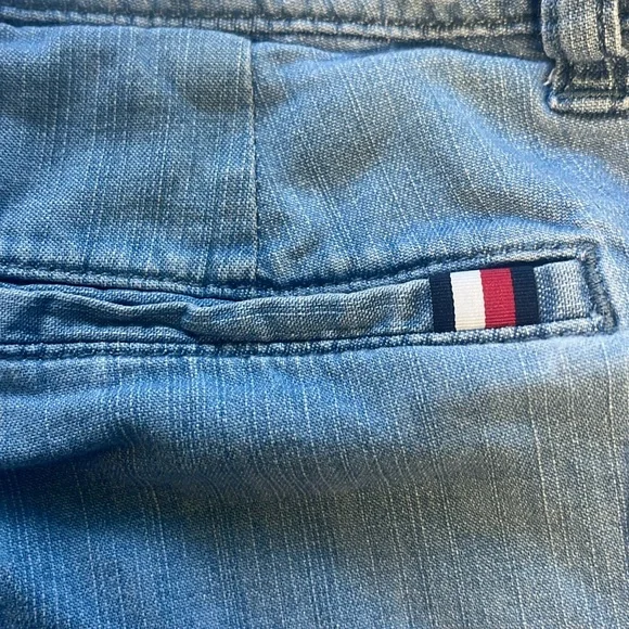 Tommy Hilfiger Women's Flex 5 in Classic Stretch Shorts Blue Denim Size 4 - Picture 2 of 9